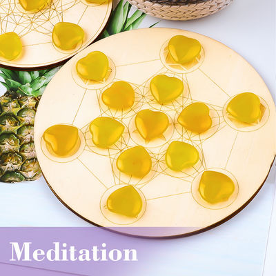 Gelbe Aventurin- und Topazkristalle in Herzform zur Meditation