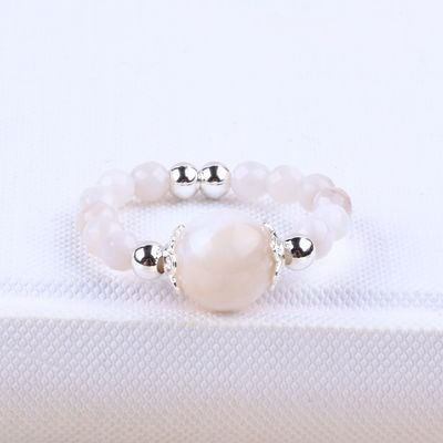 4mm Handgemachter Edelstein Perlenring Verstellbarer elastischer weißer Achat Steinring Für Party tägliches Tragen