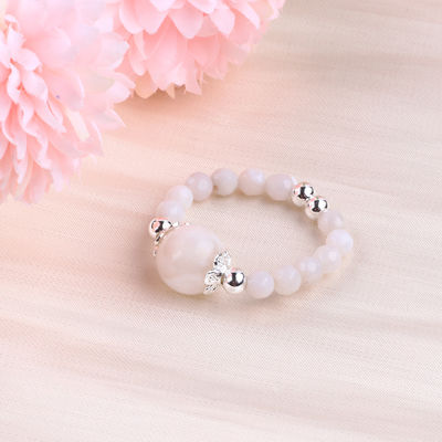 4mm Handgemachter Edelstein Perlenring Verstellbarer elastischer weißer Achat Steinring Für Party tägliches Tragen