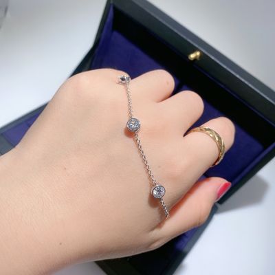 Schimmernd erhobene 925 Sterling Silber Moissanite Diamant Armband Frauen