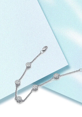 Schimmernd erhobene 925 Sterling Silber Moissanite Diamant Armband Frauen