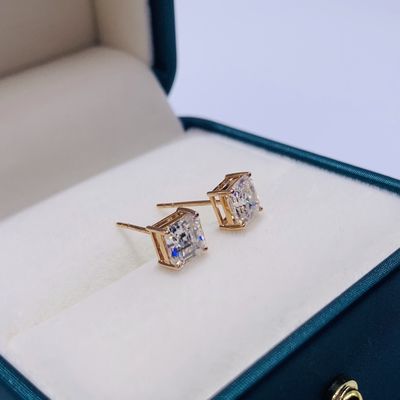 Kubik 18K Gold Moissanite Diamant Stud Ohrringe zum Geburtstagsgeschenk